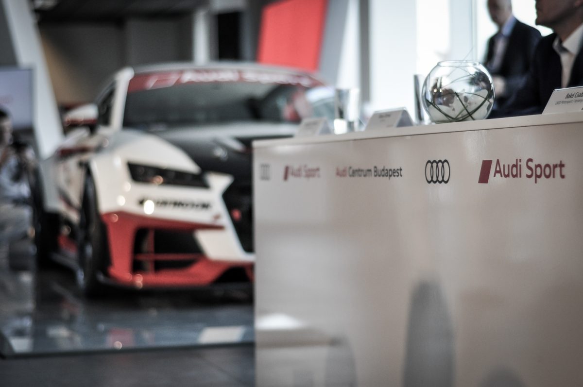 AUDI