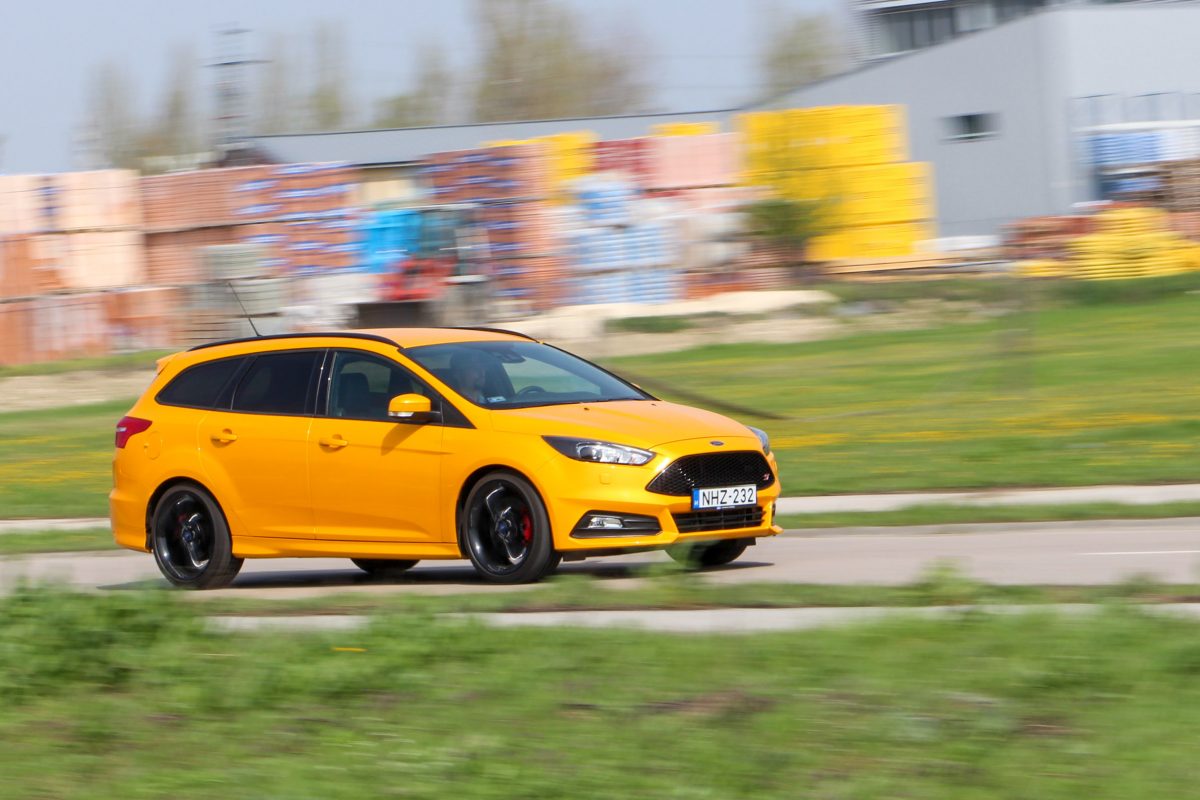 FORD FOCUS