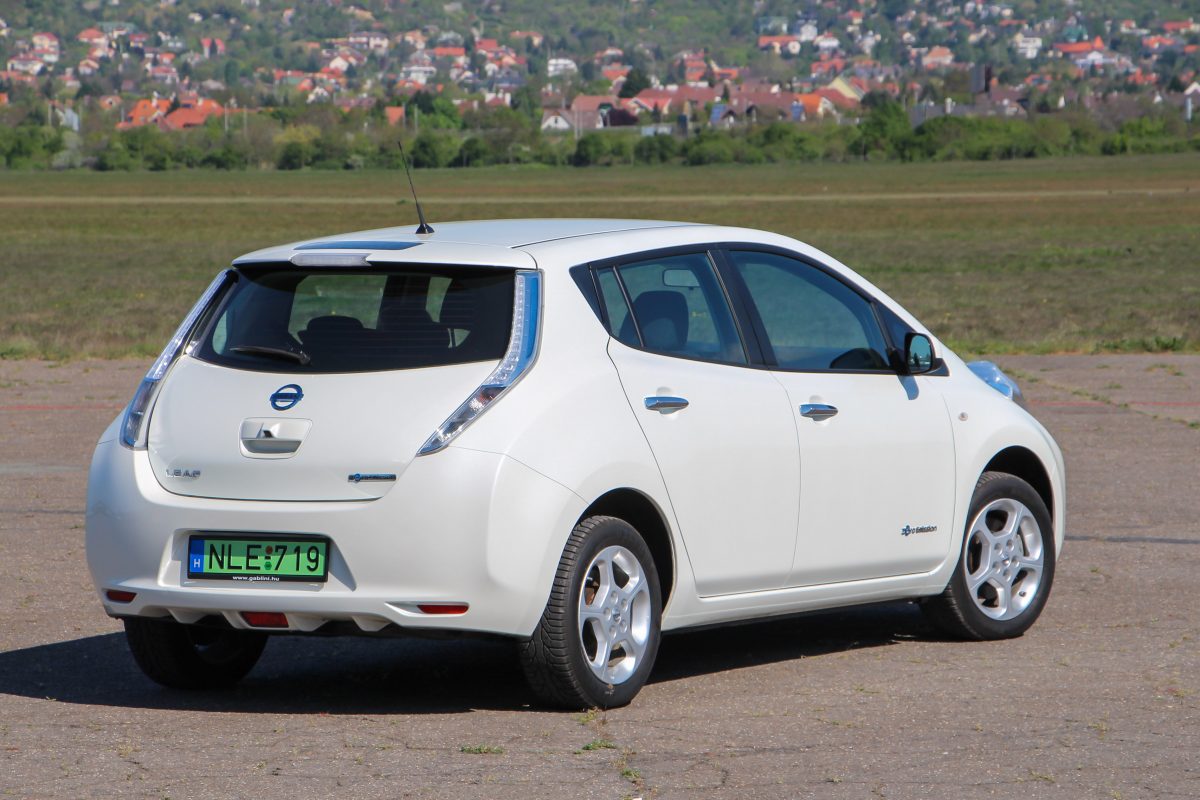 NISSAN LEAF
