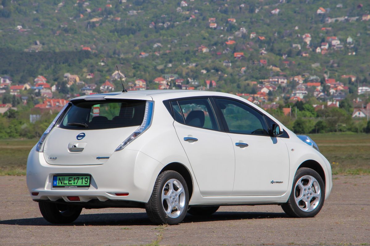 NISSAN LEAF