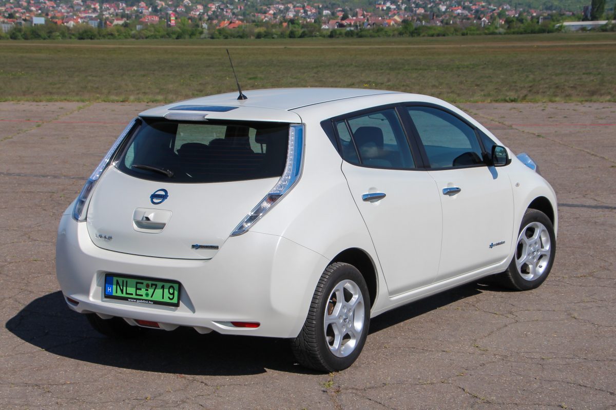 NISSAN LEAF