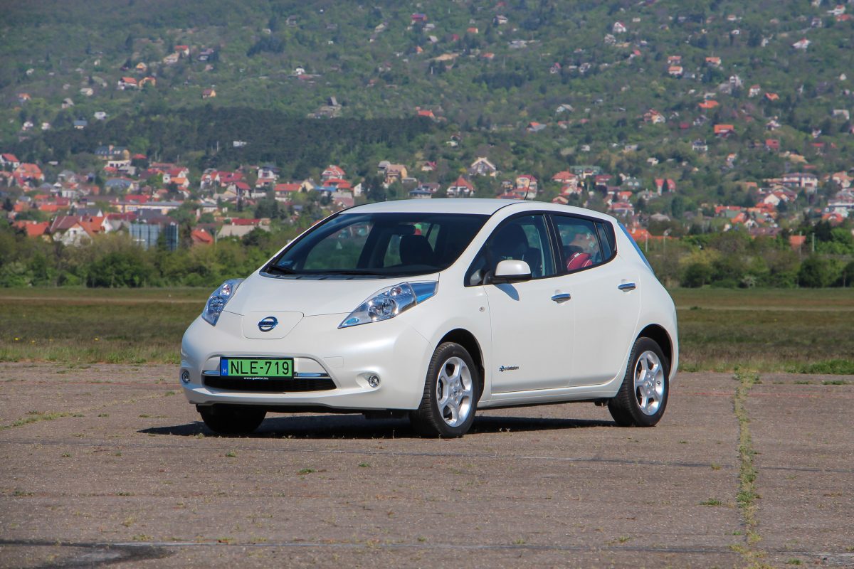 NISSAN LEAF