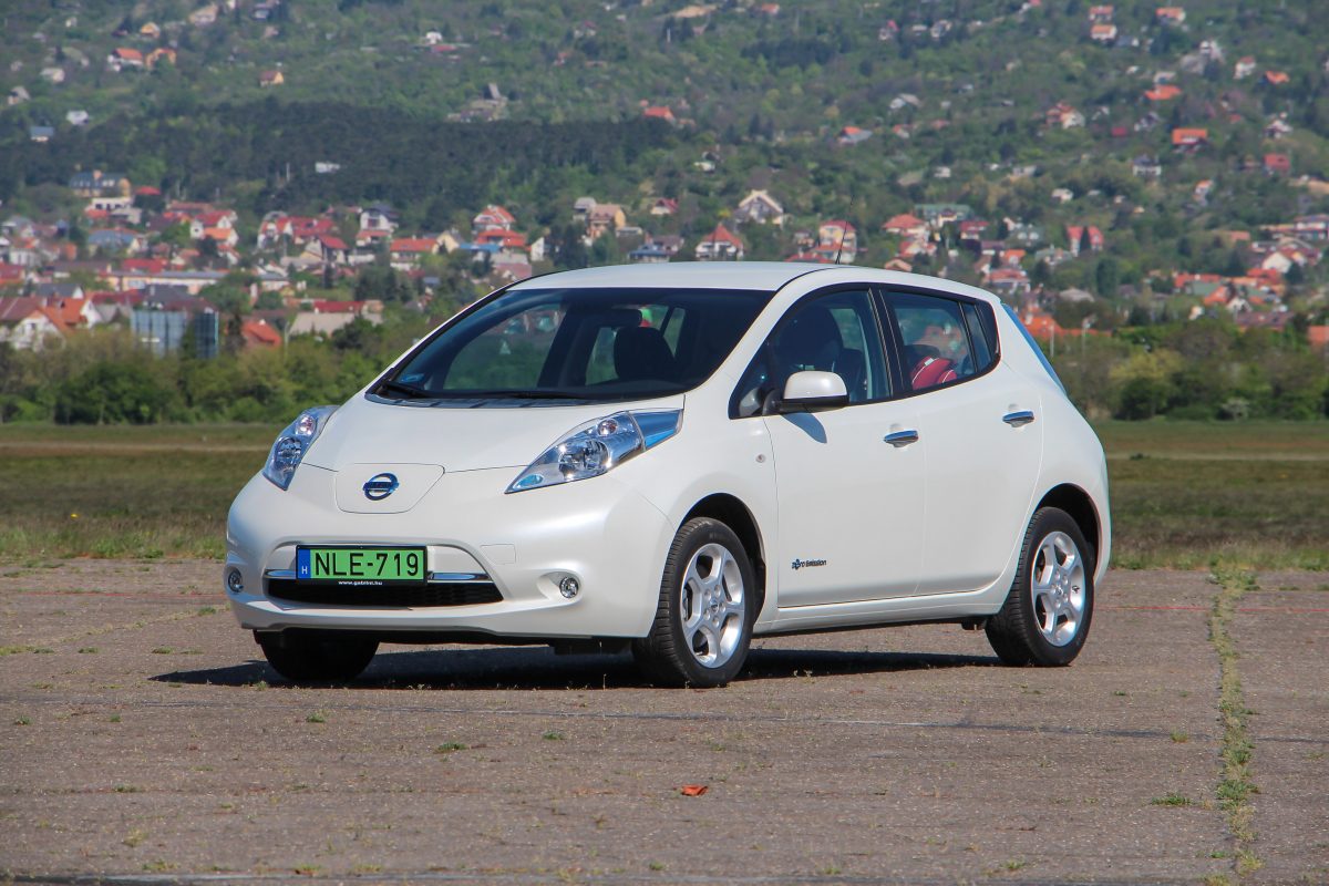 NISSAN LEAF