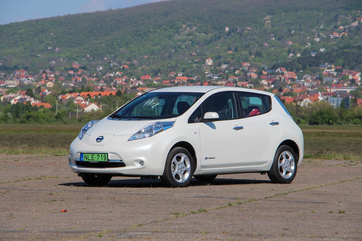 NISSAN LEAF