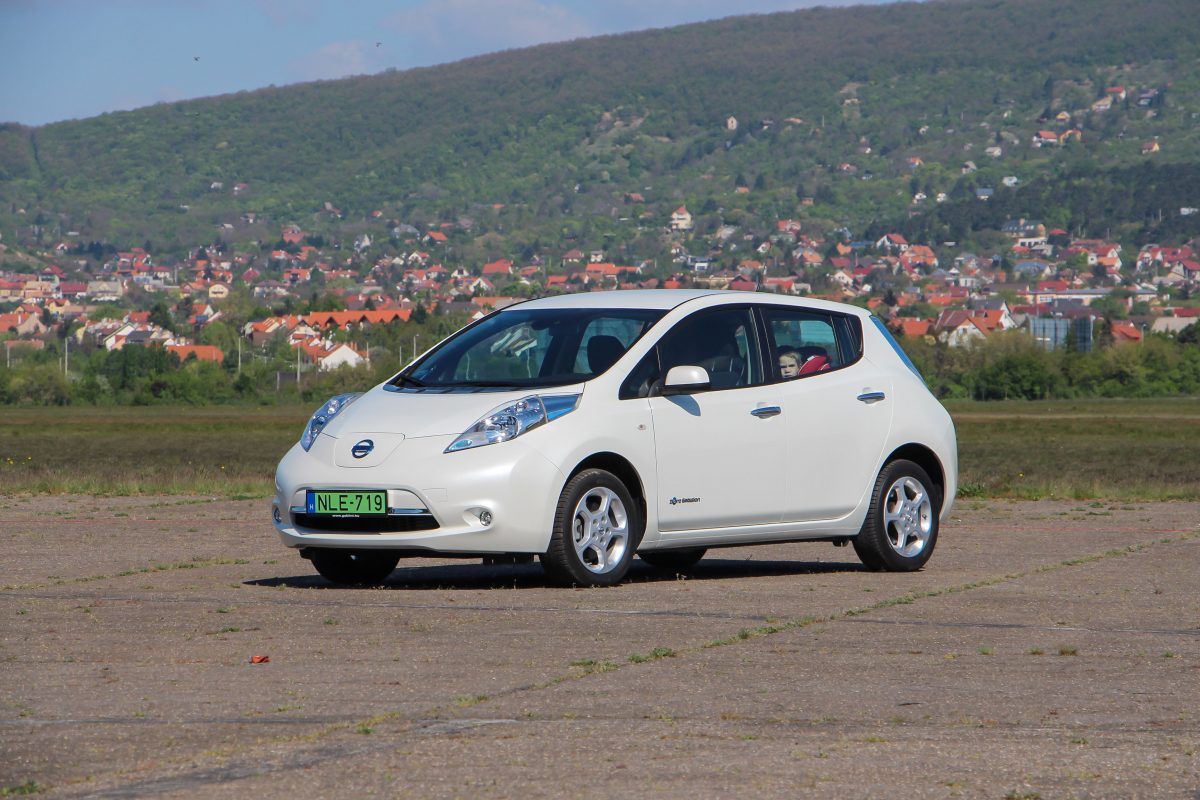 NISSAN LEAF