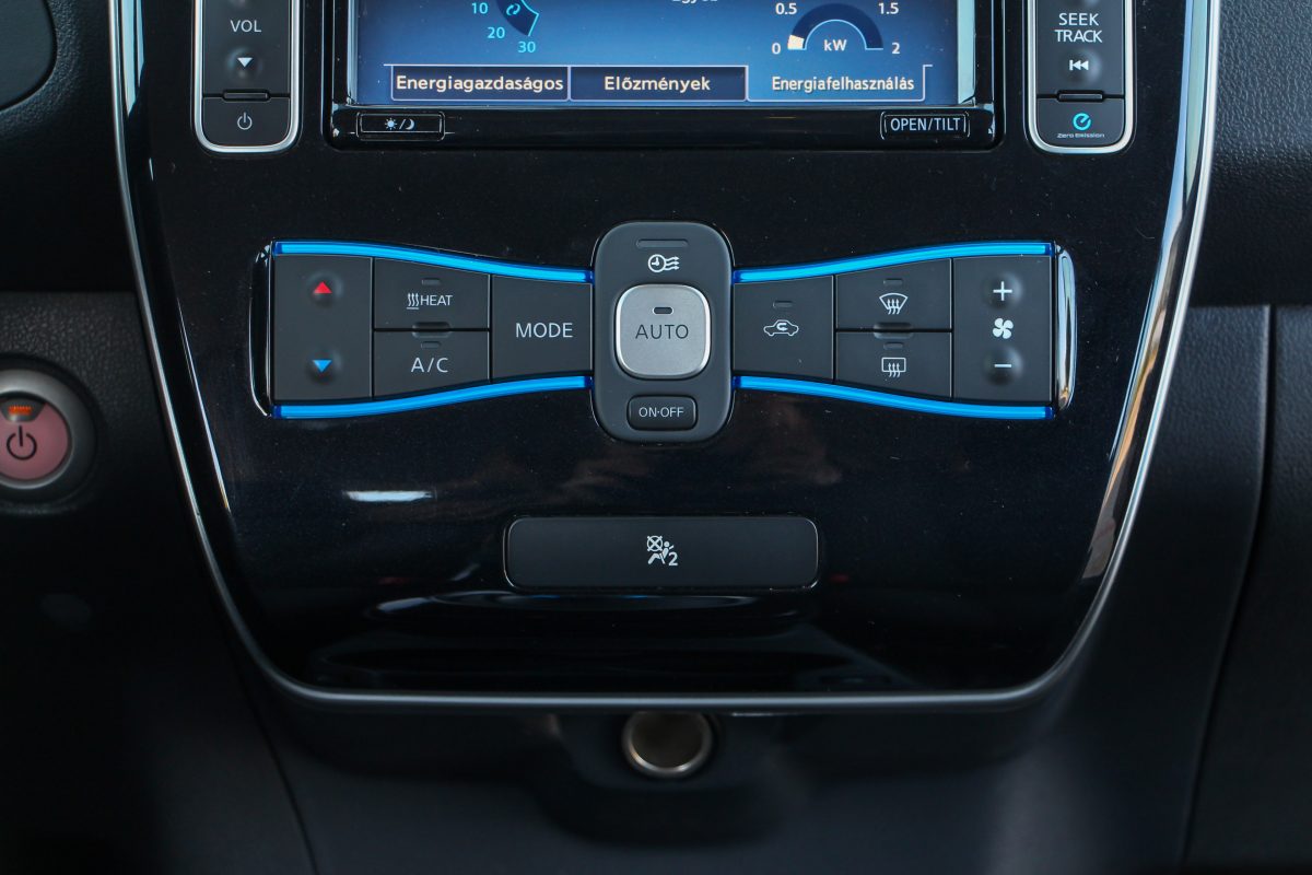 NISSAN LEAF