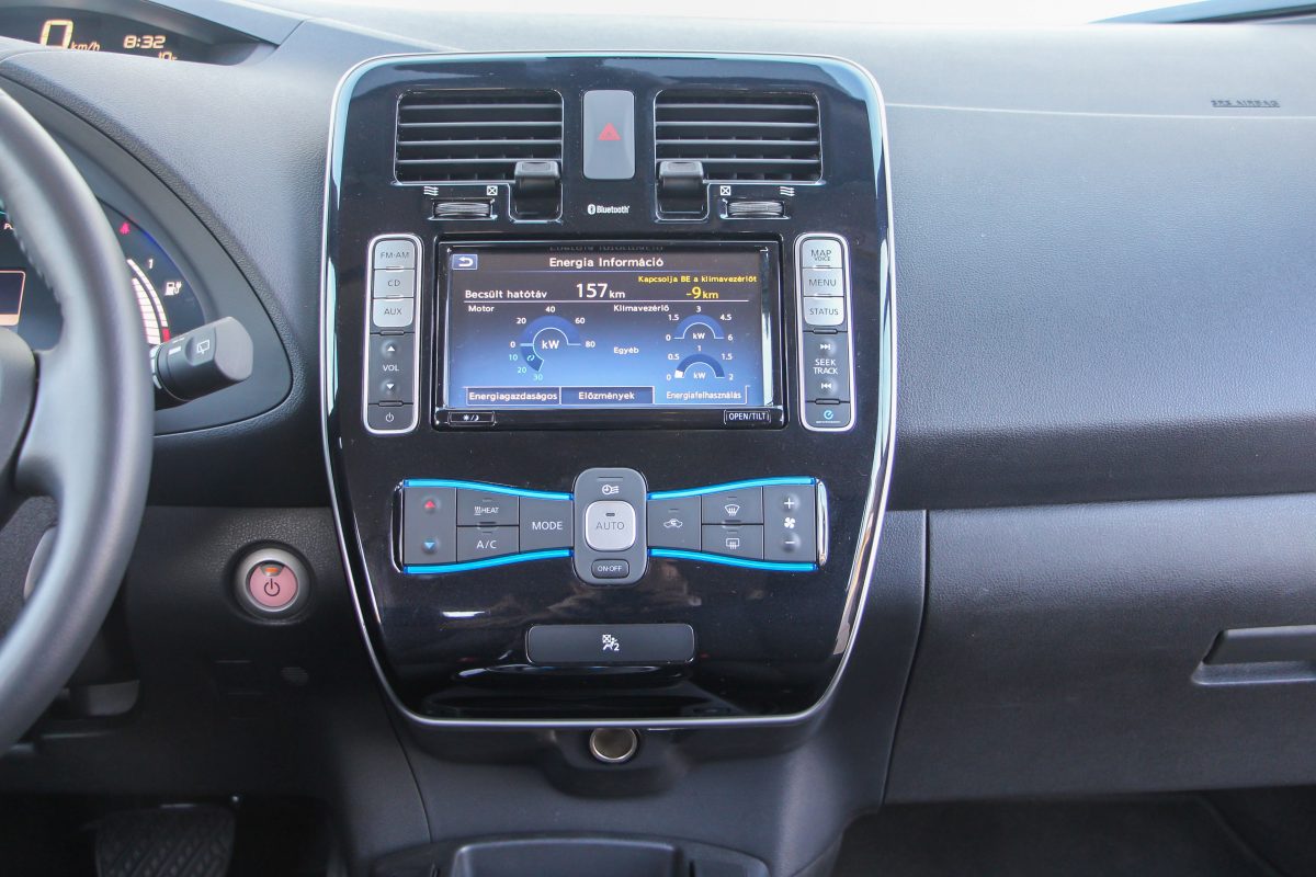 NISSAN LEAF