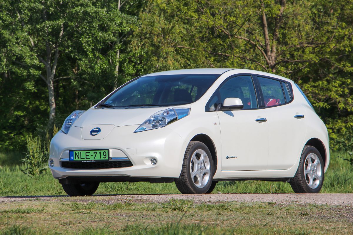 NISSAN LEAF