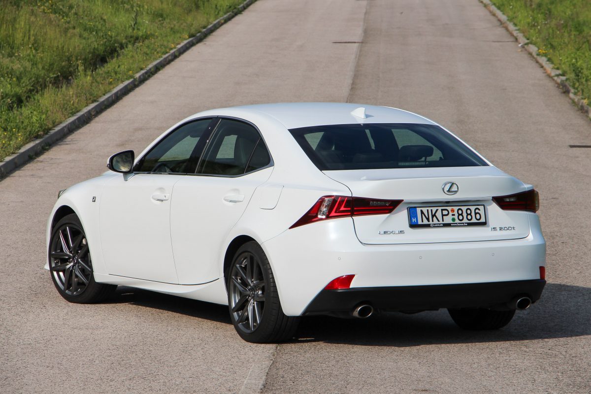 LEXUS IS