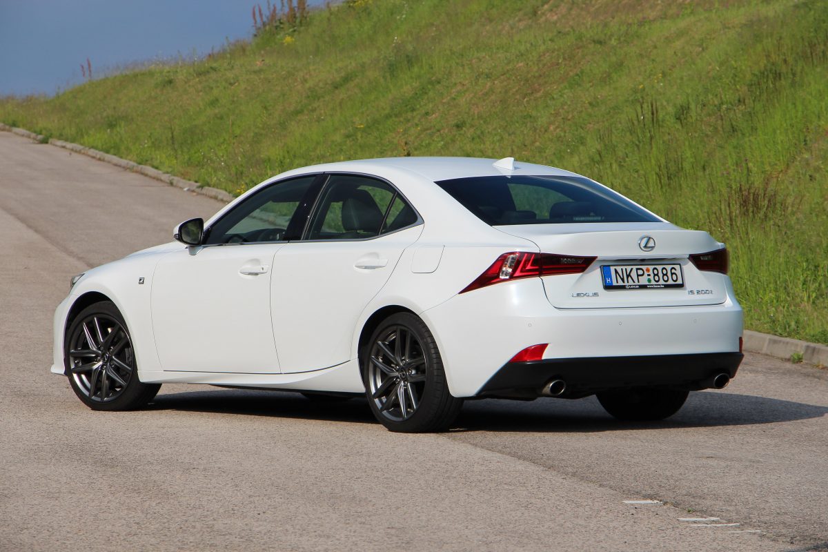 LEXUS IS