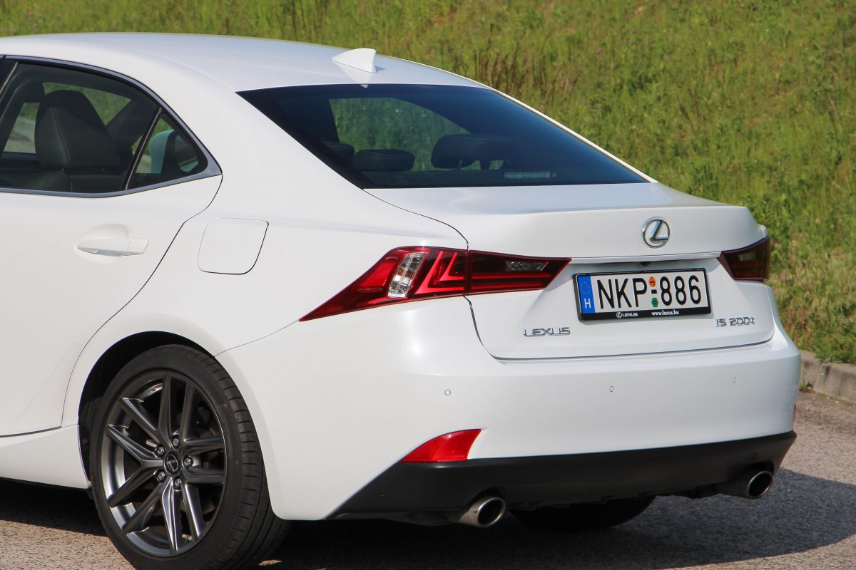 LEXUS IS