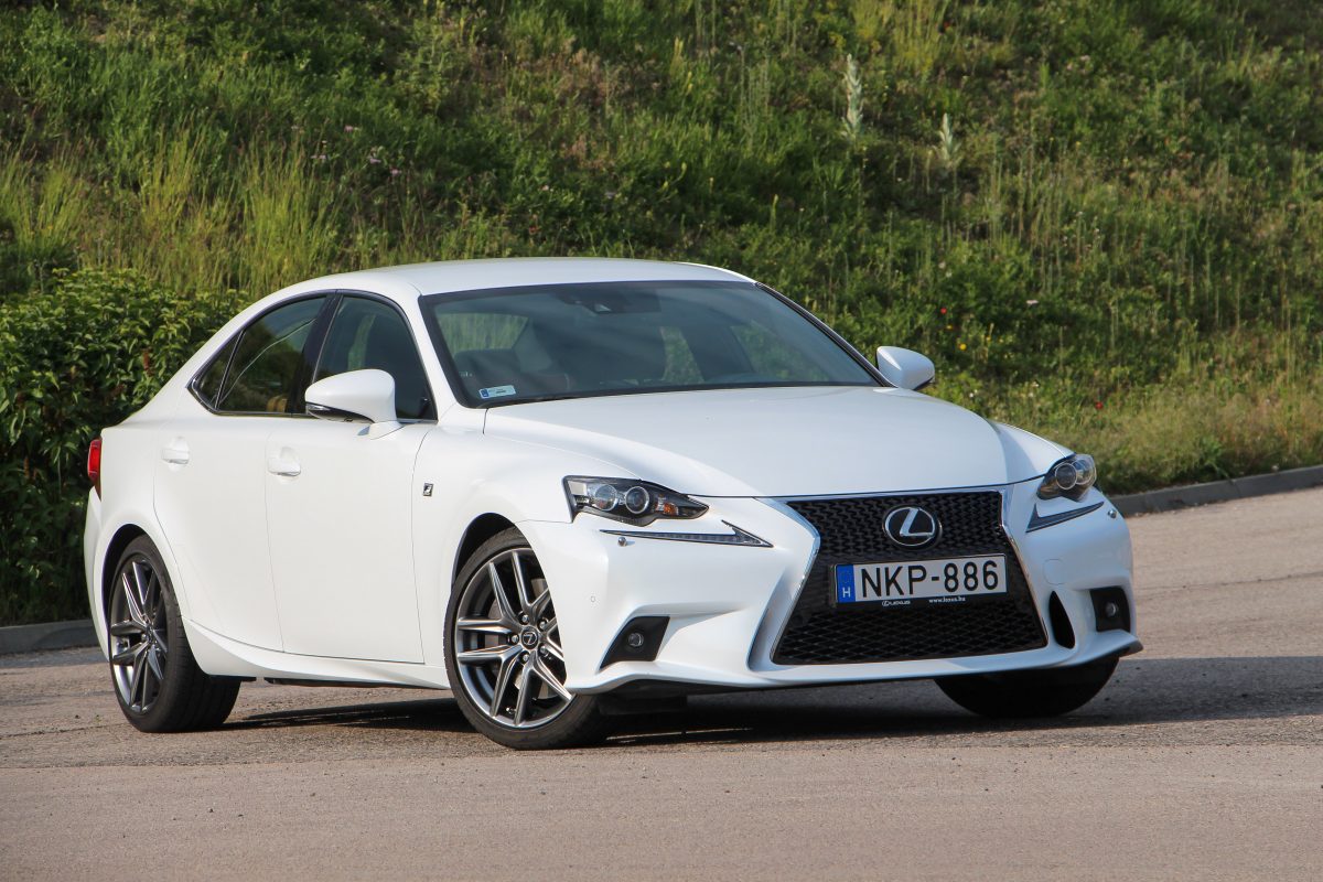 LEXUS IS