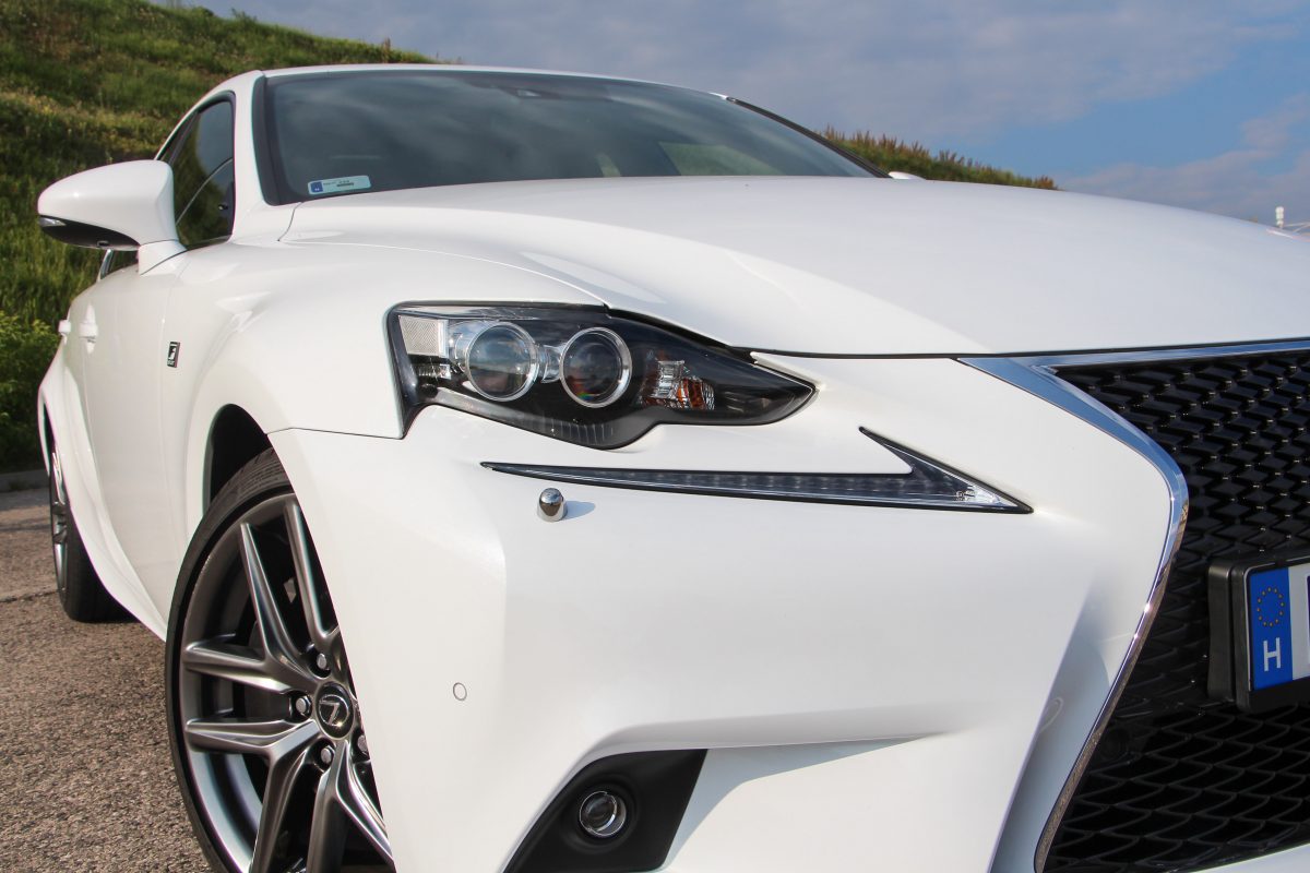 LEXUS IS