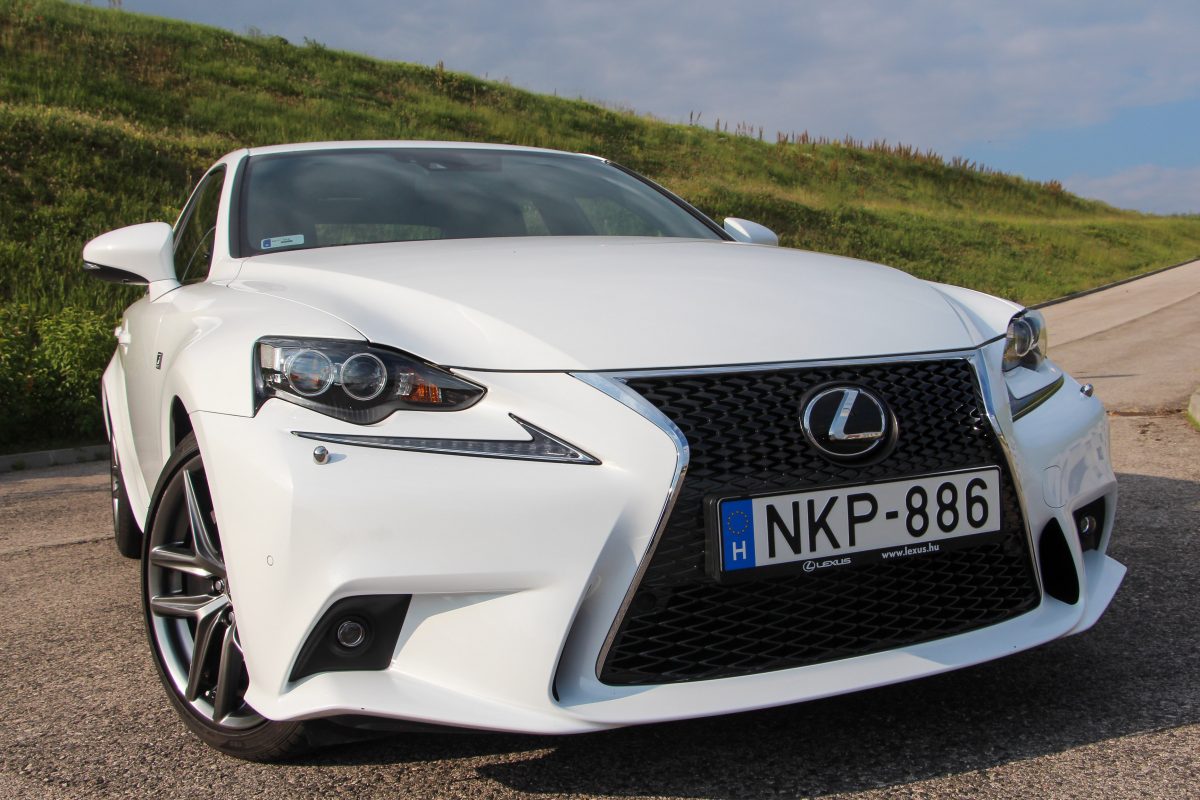 LEXUS IS