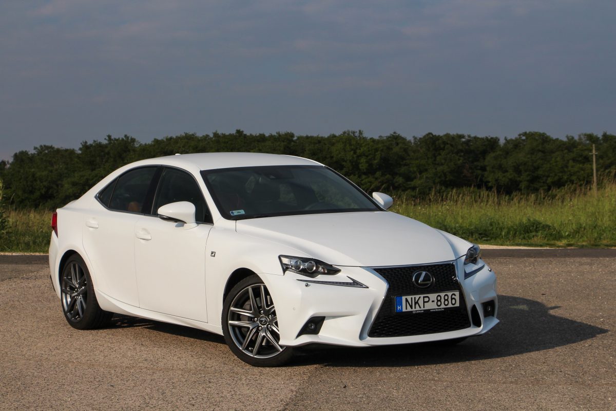LEXUS IS