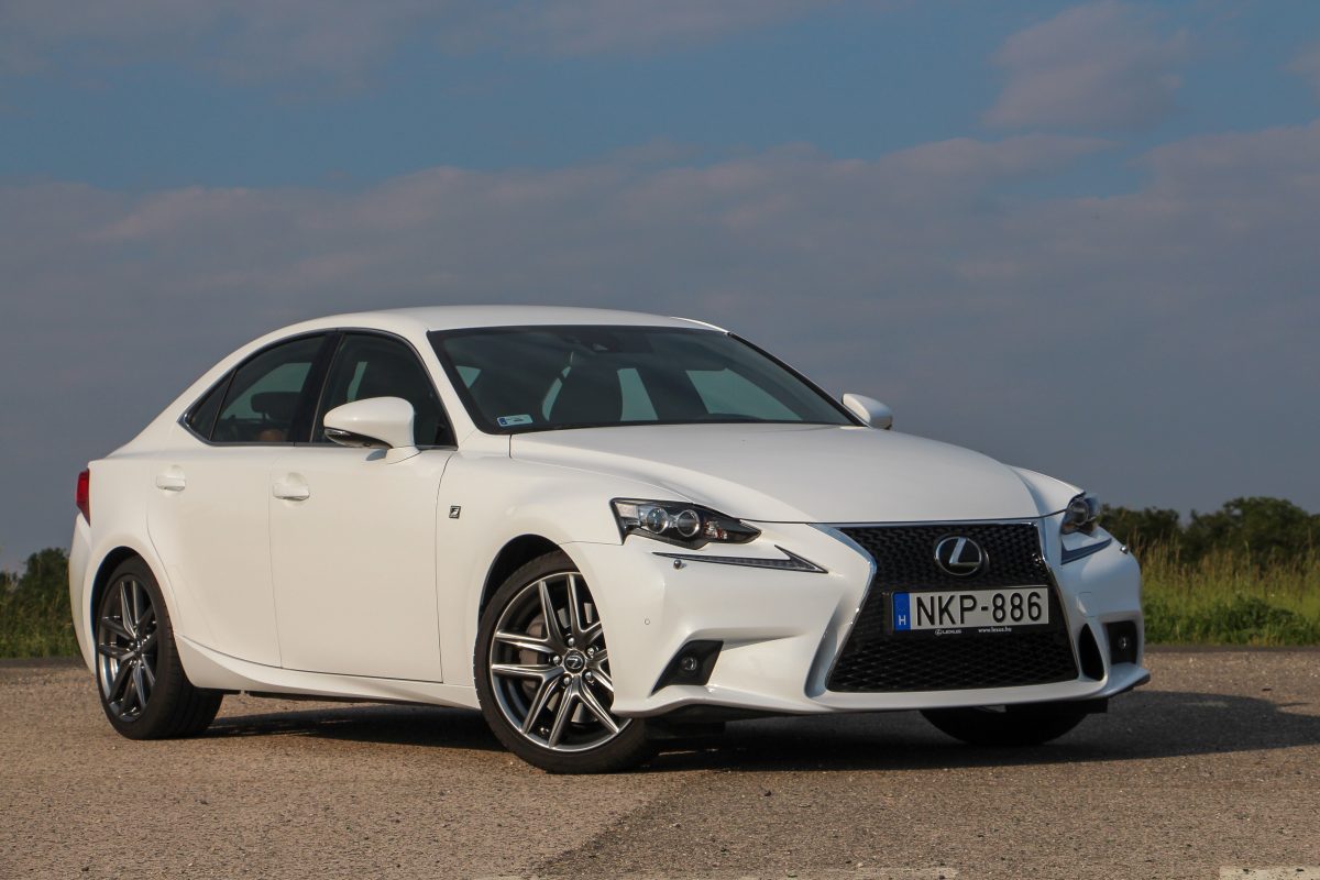 LEXUS IS