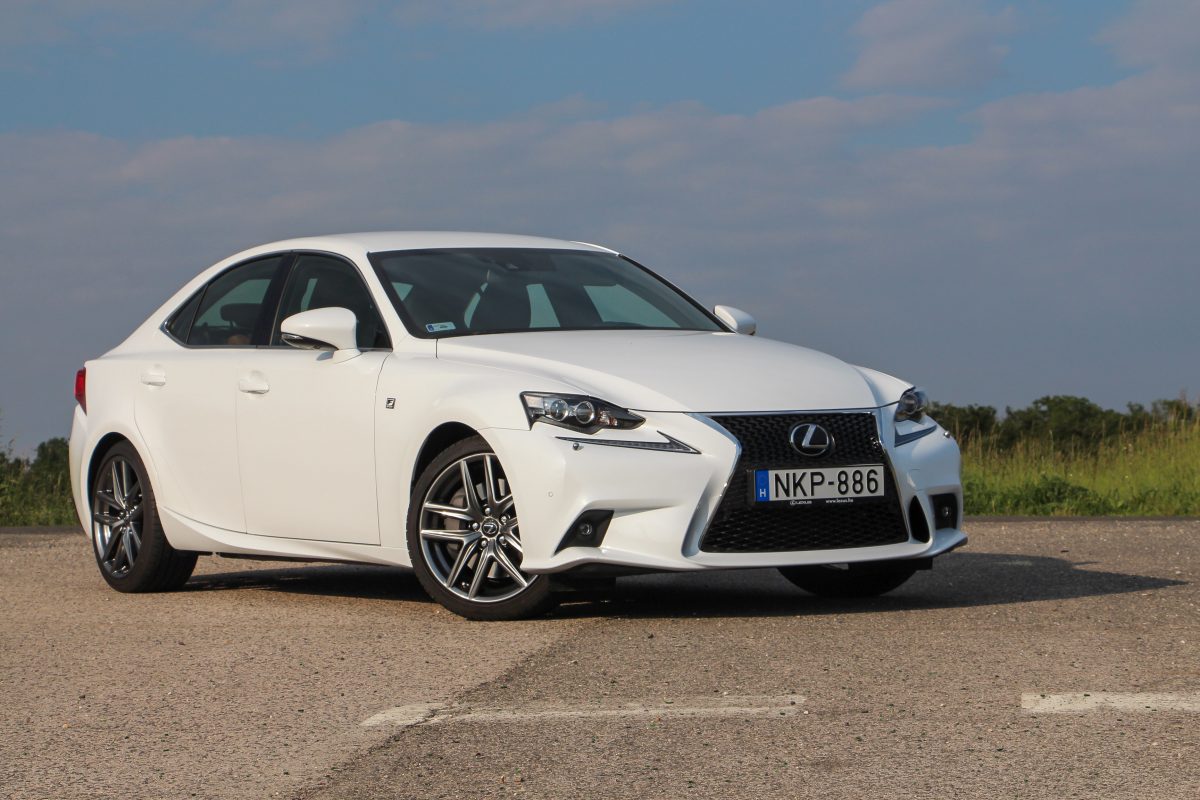 LEXUS IS