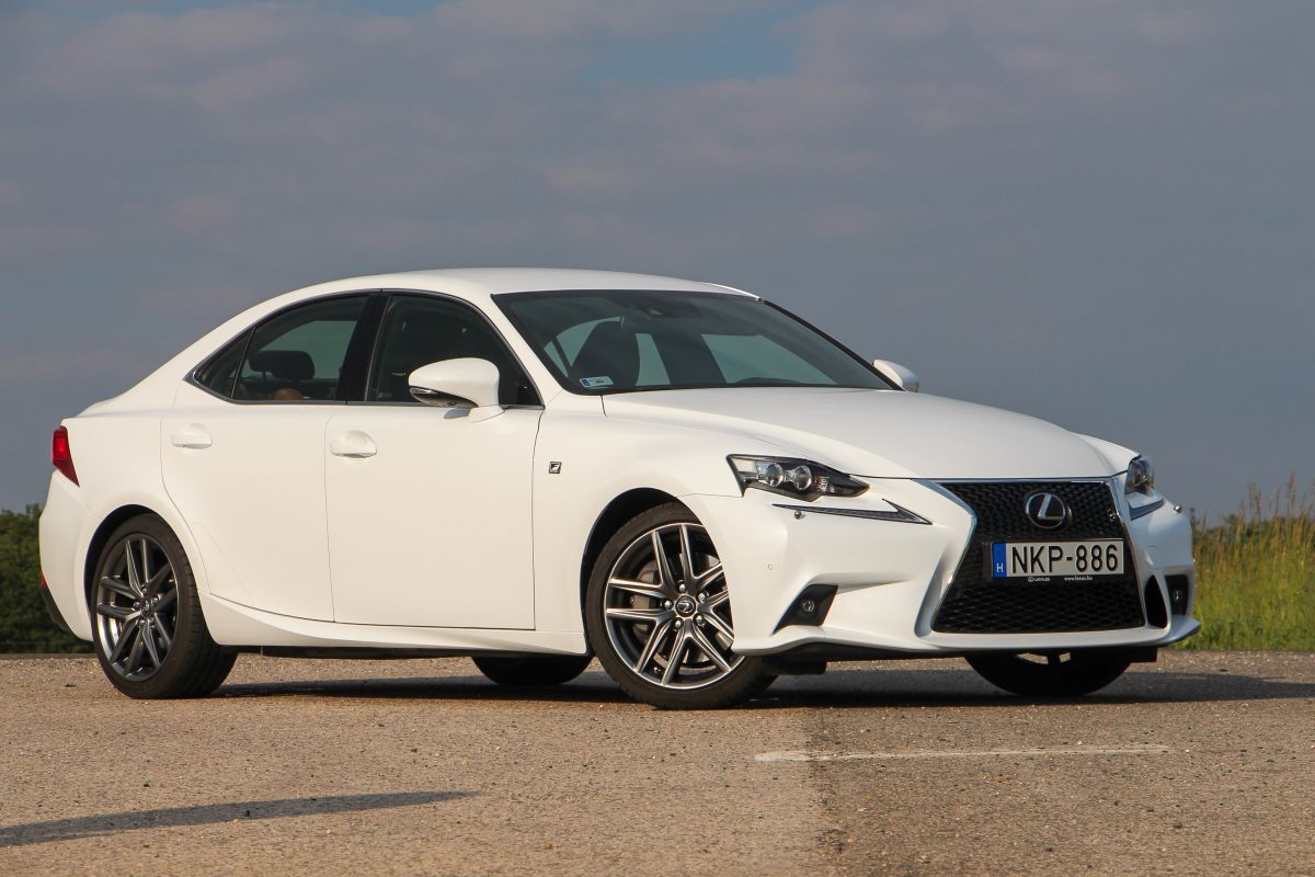 LEXUS IS