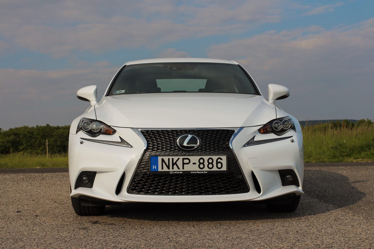 LEXUS IS