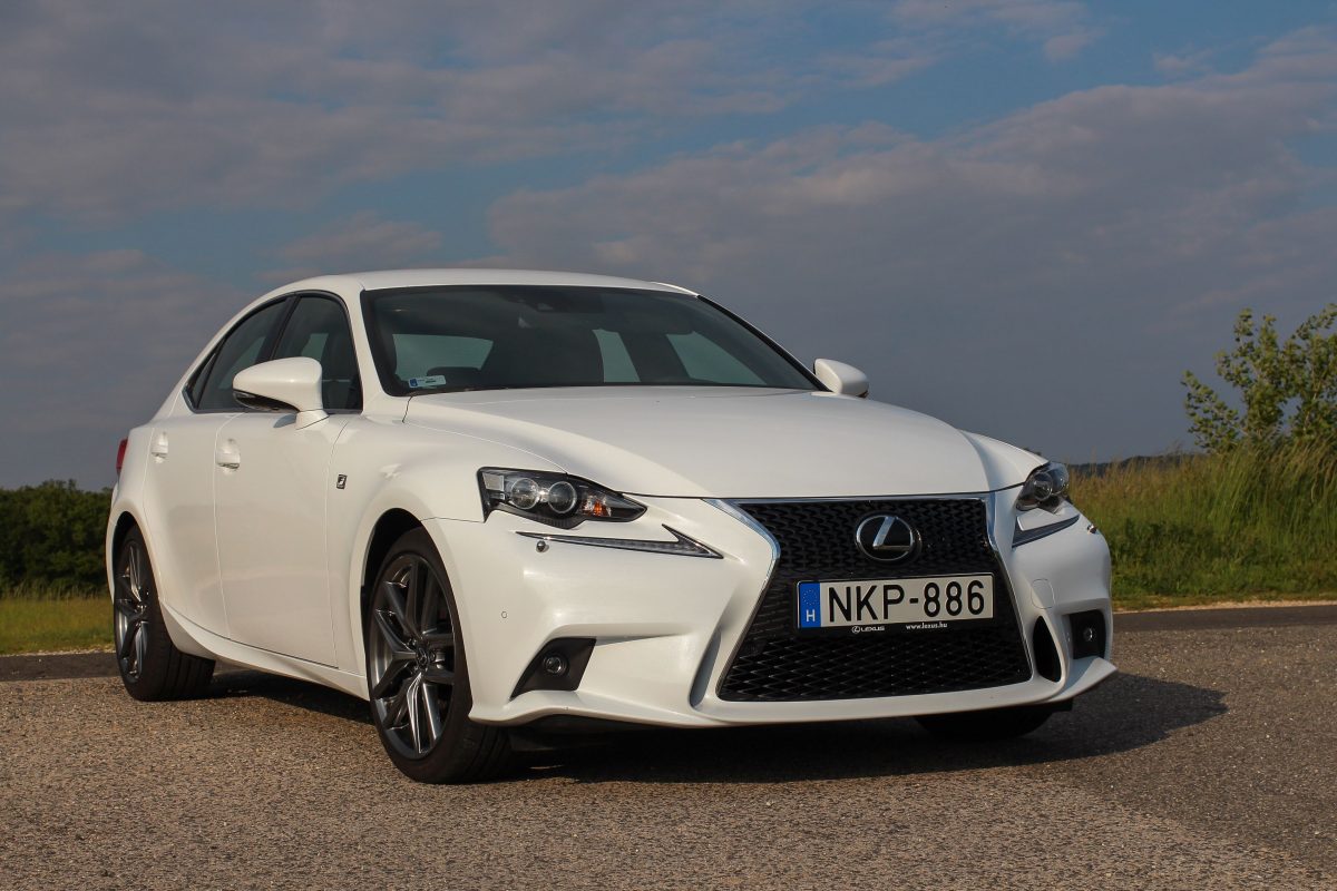 LEXUS IS