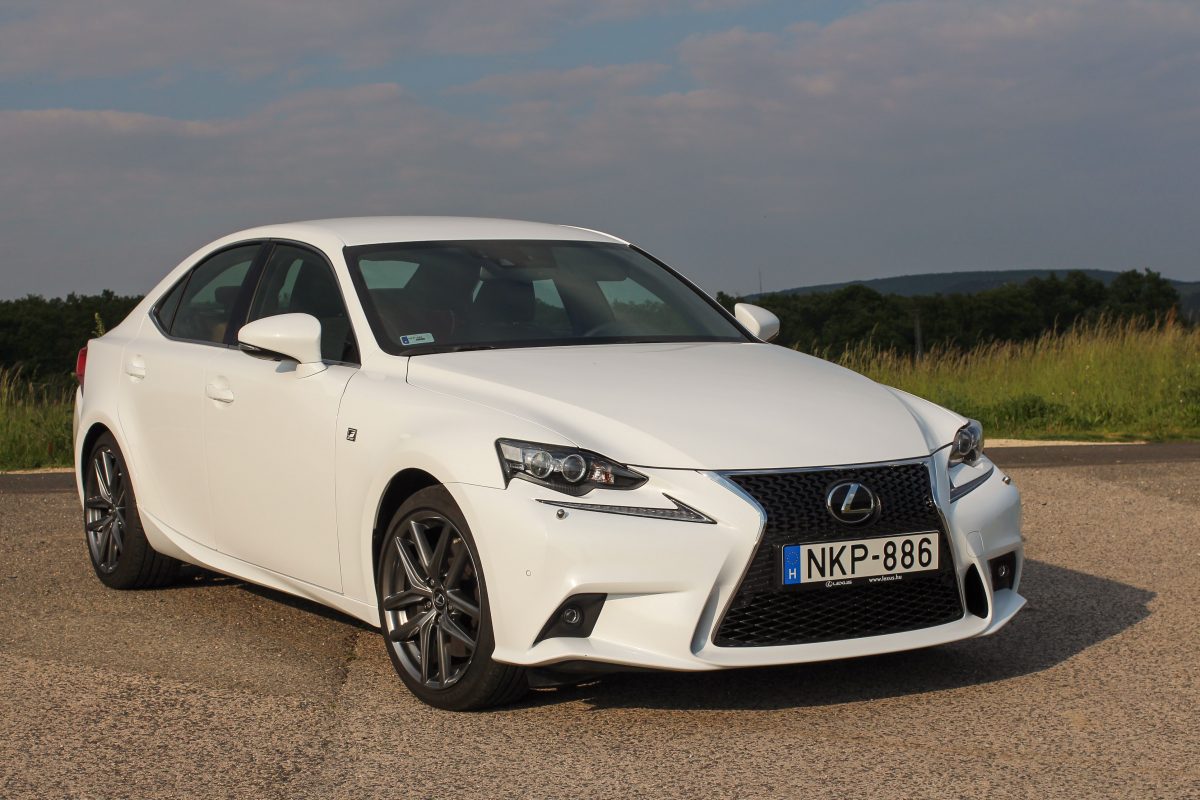 LEXUS IS