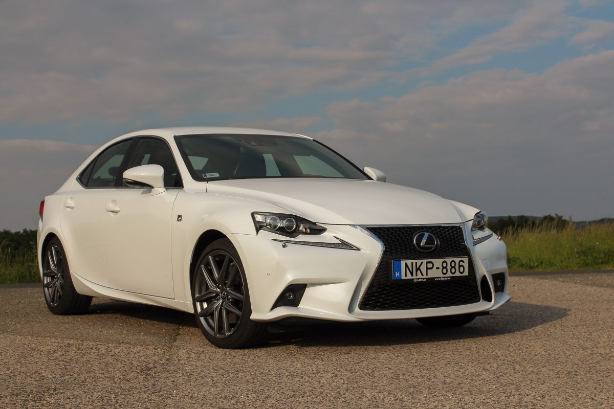 LEXUS IS