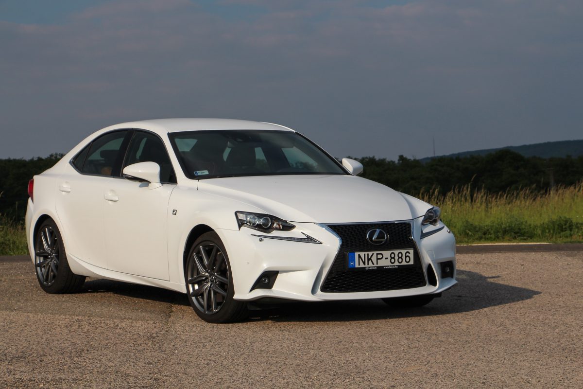 LEXUS IS