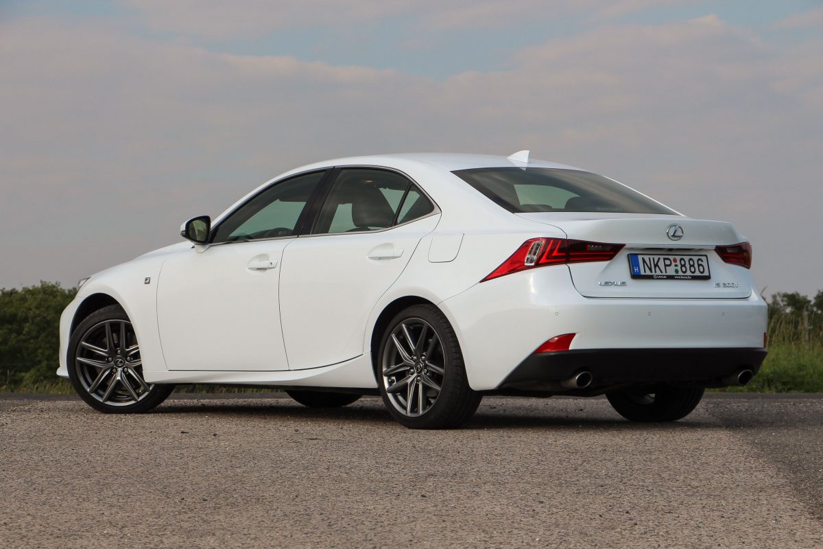 LEXUS IS