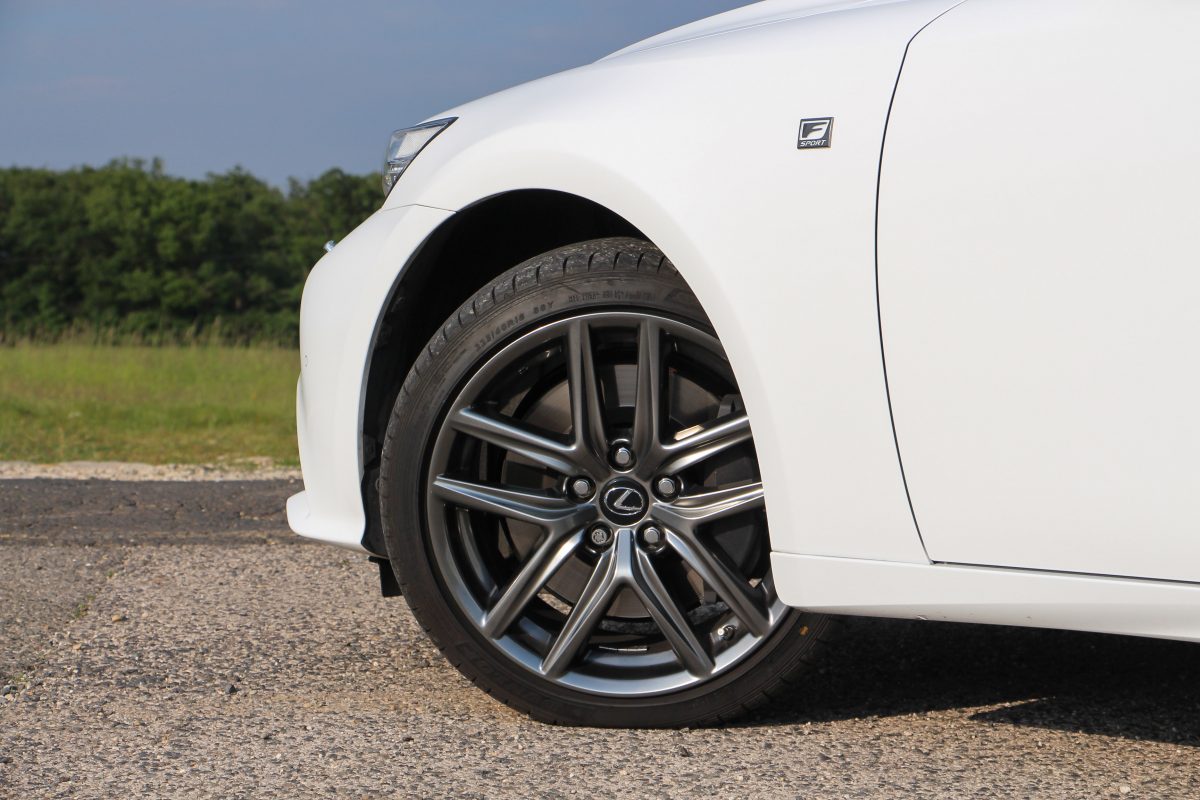 LEXUS IS