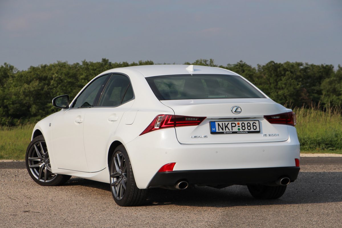 LEXUS IS