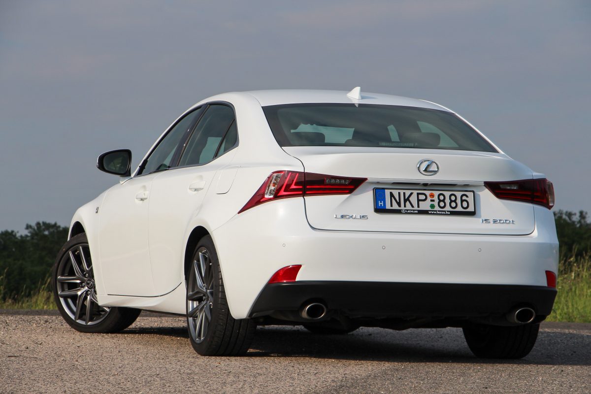 LEXUS IS