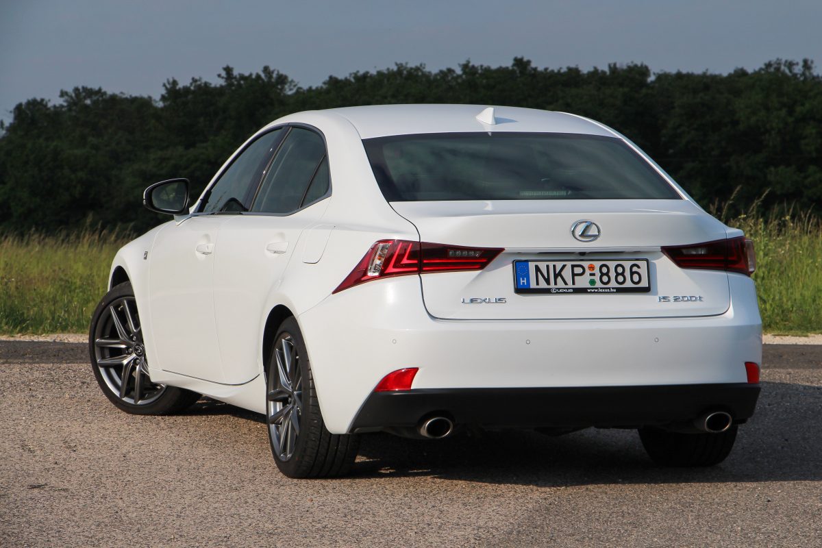 LEXUS IS