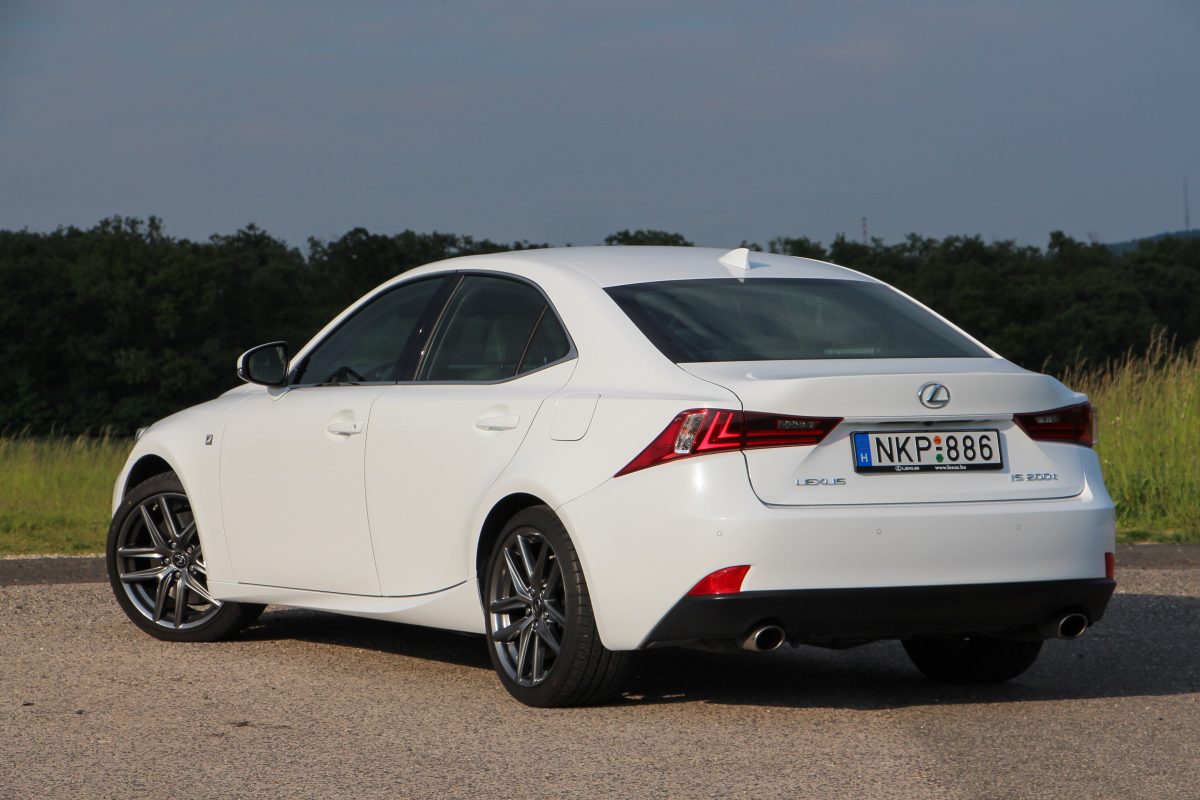 LEXUS IS