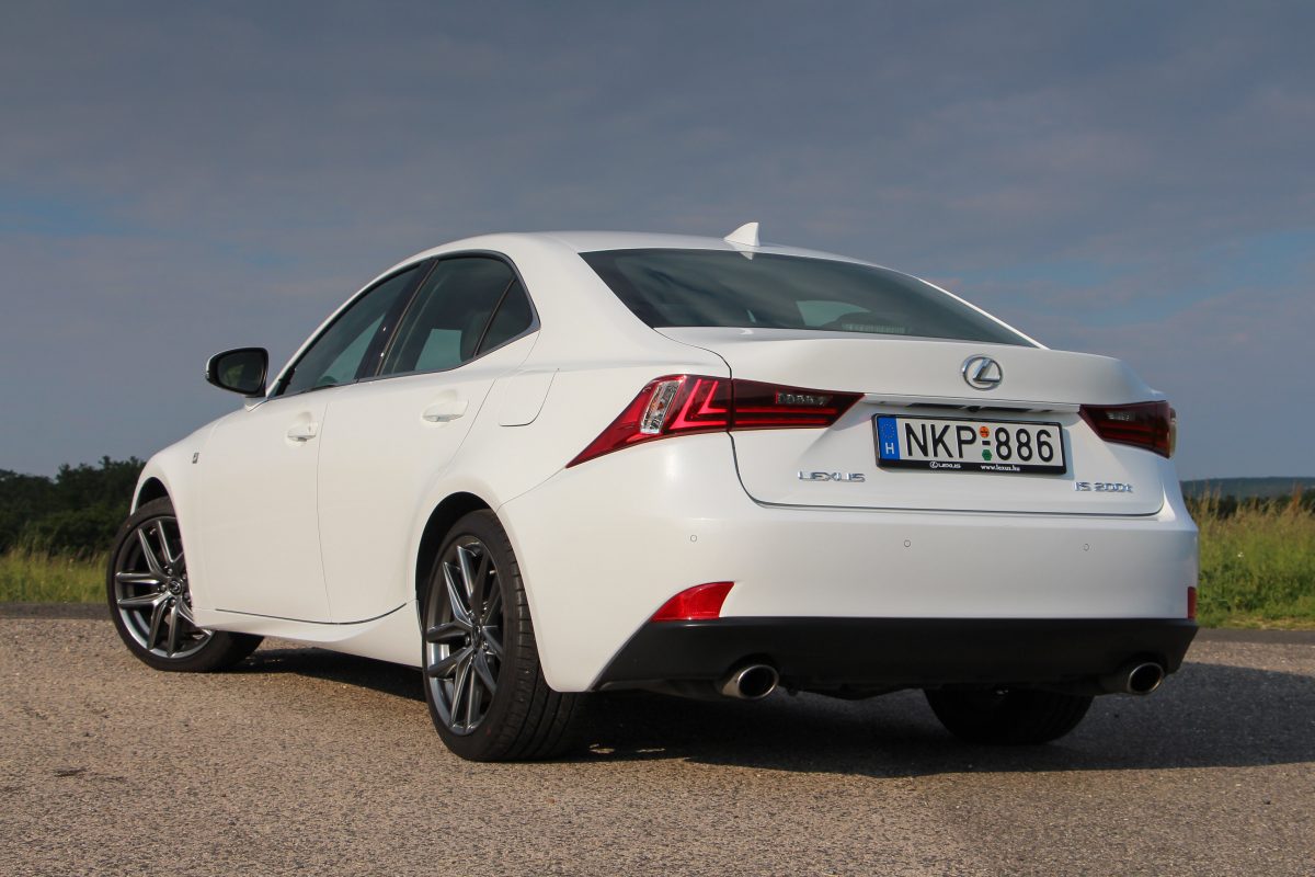 LEXUS IS
