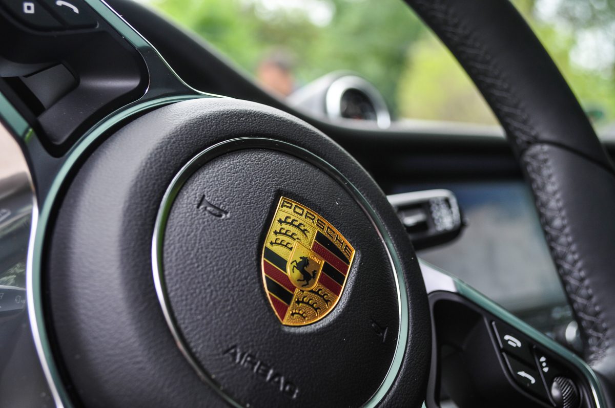 PORSCHE MACAN