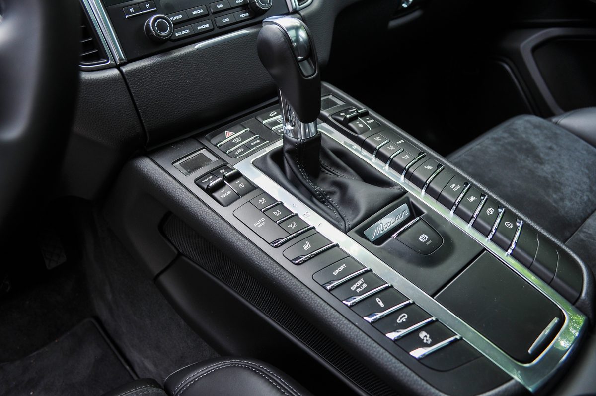 PORSCHE MACAN