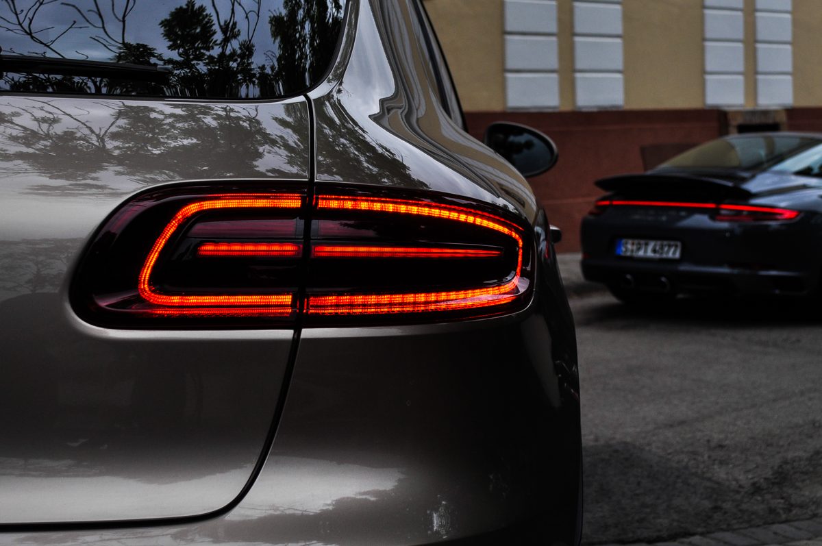 PORSCHE MACAN
