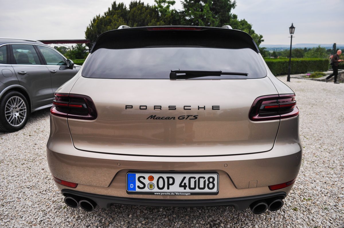 PORSCHE MACAN