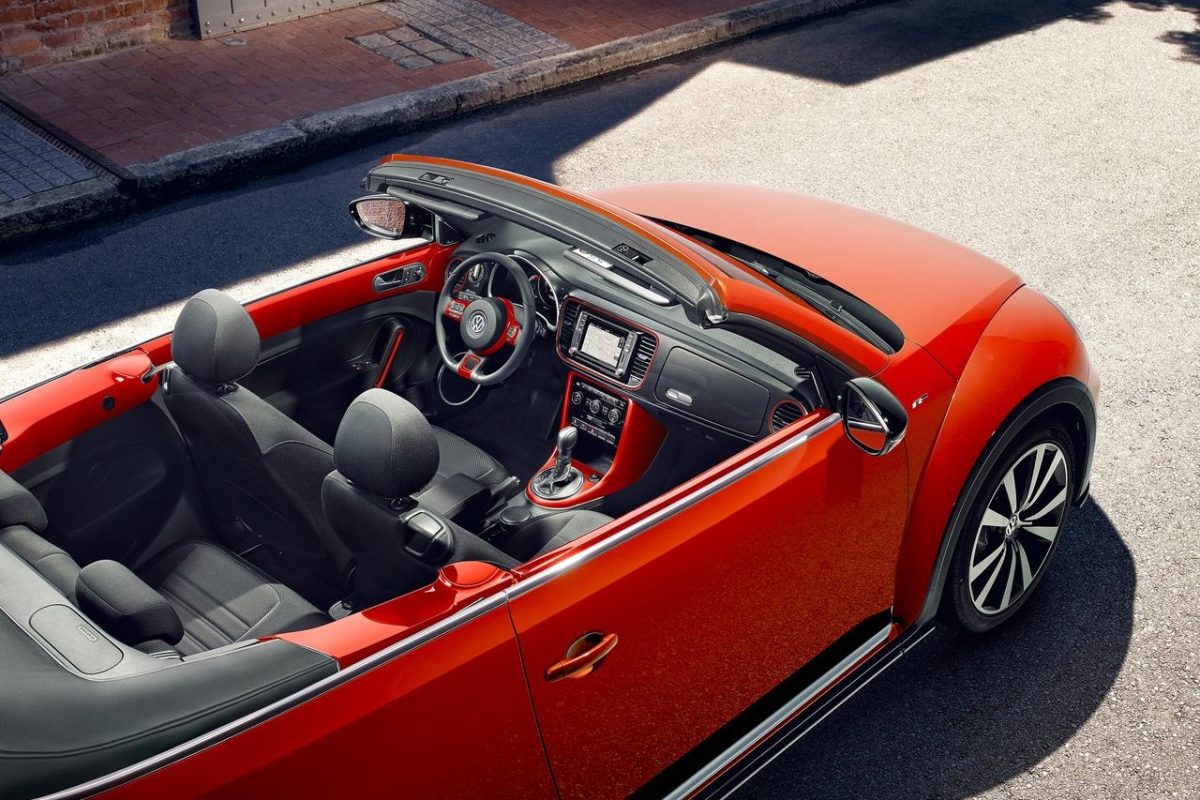 VOLKSWAGEN NEW BEETLE