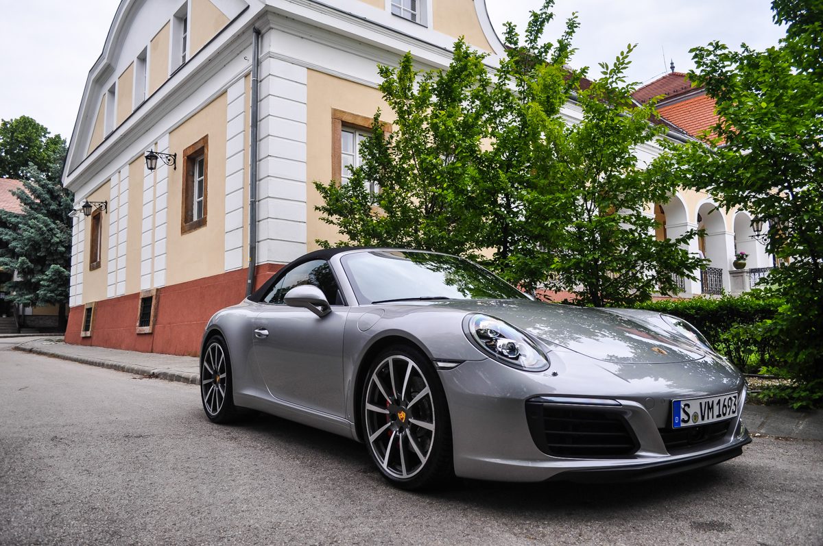 PORSCHE 911