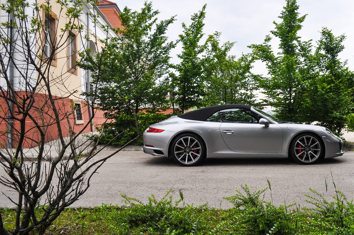 PORSCHE 911