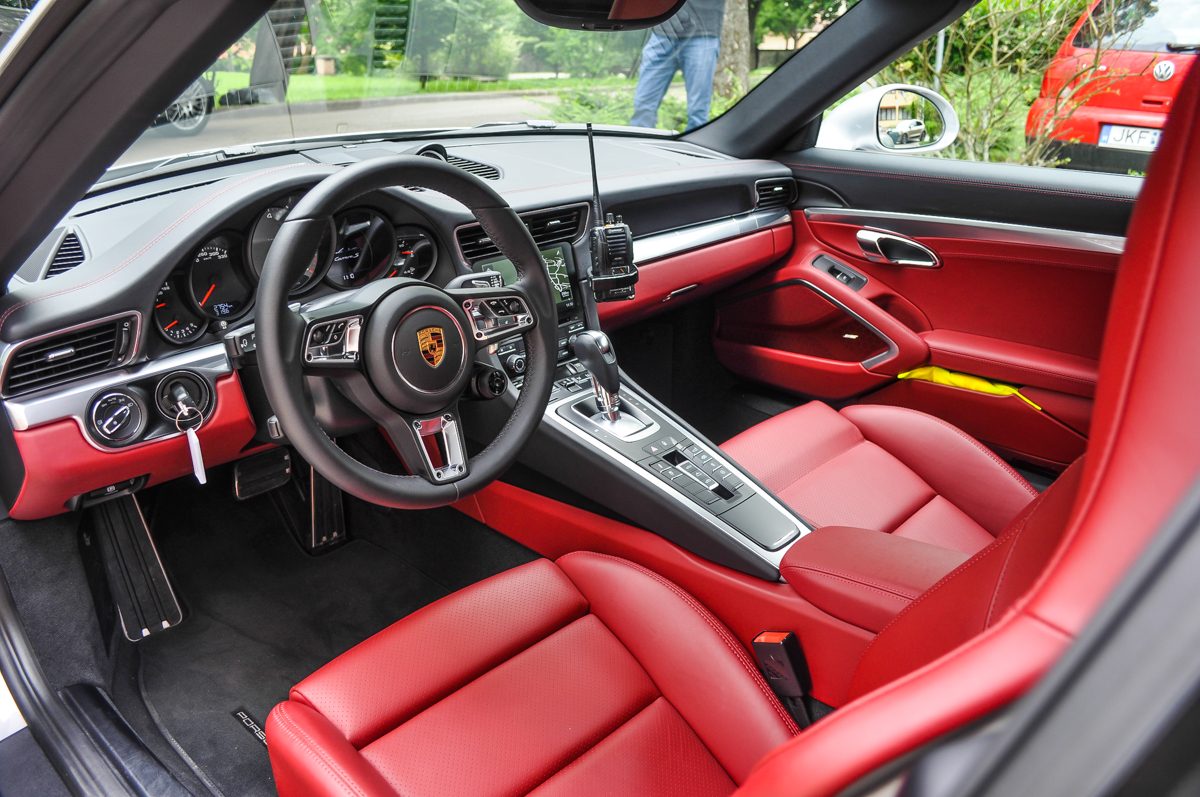 PORSCHE 911