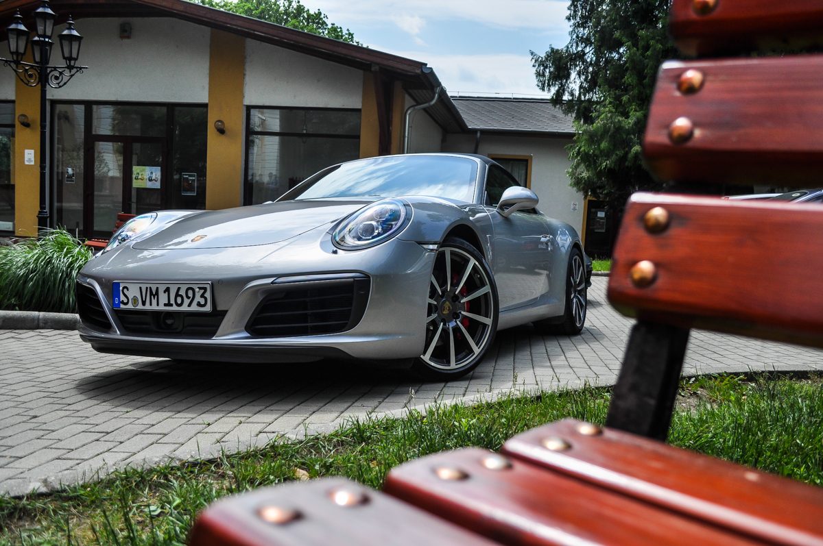 PORSCHE 911