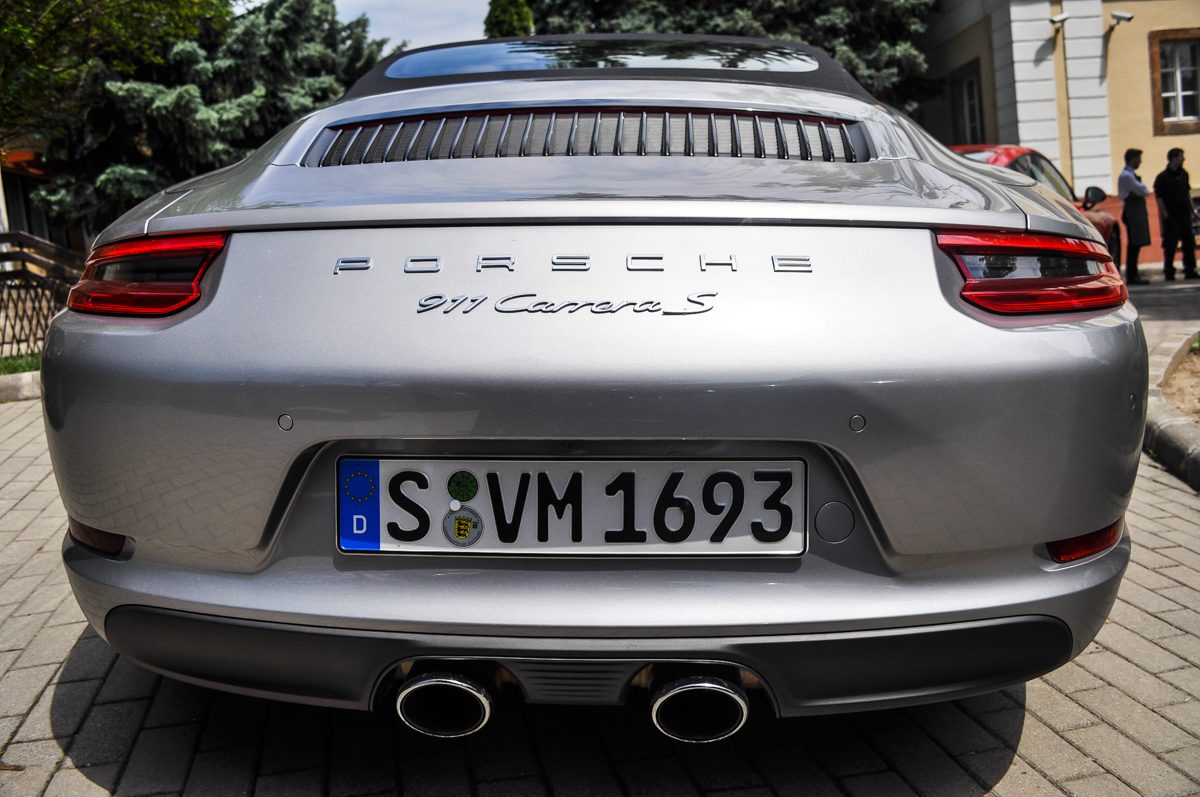PORSCHE 911