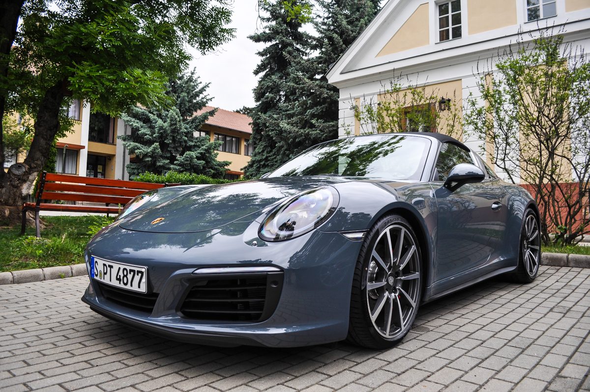 PORSCHE 911