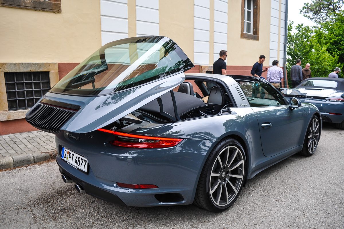 PORSCHE 911