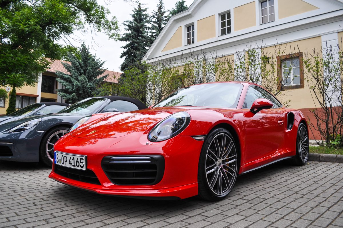 PORSCHE 911