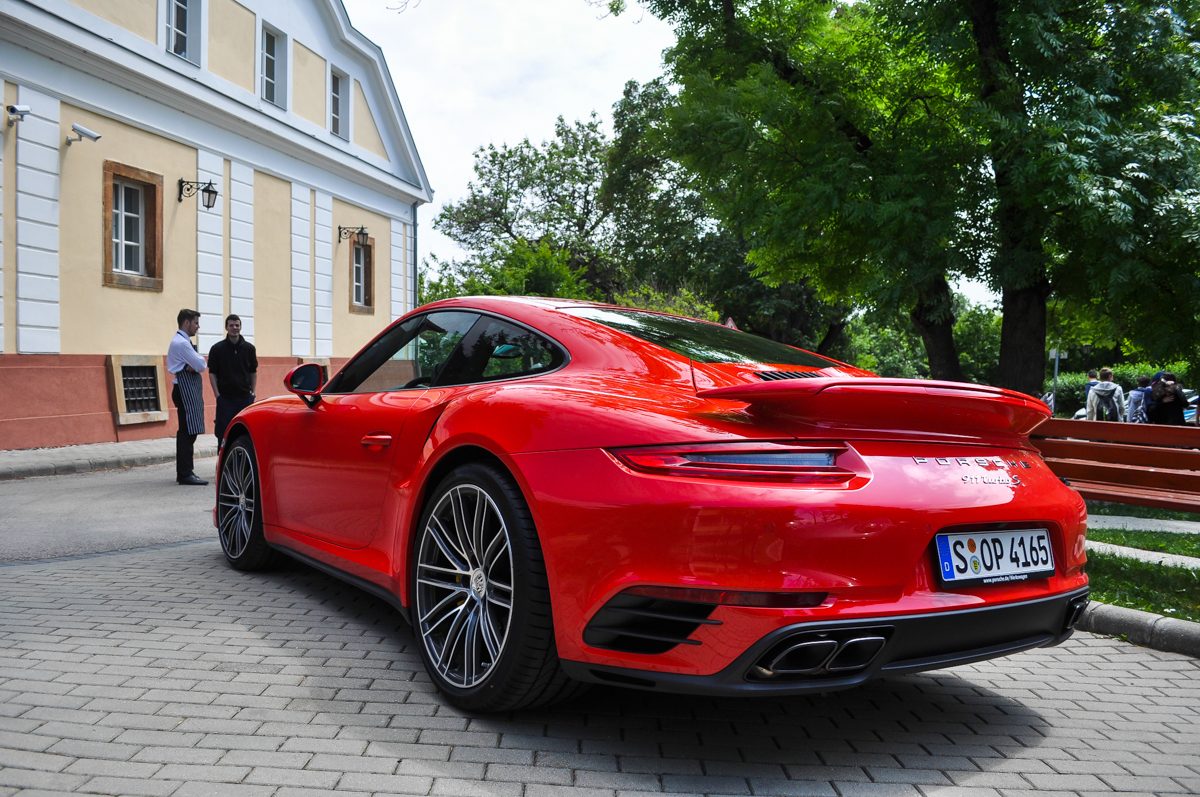 PORSCHE 911