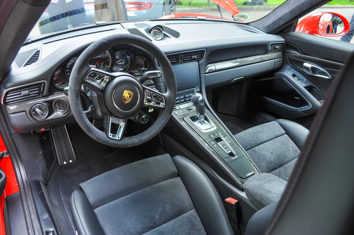 PORSCHE 911