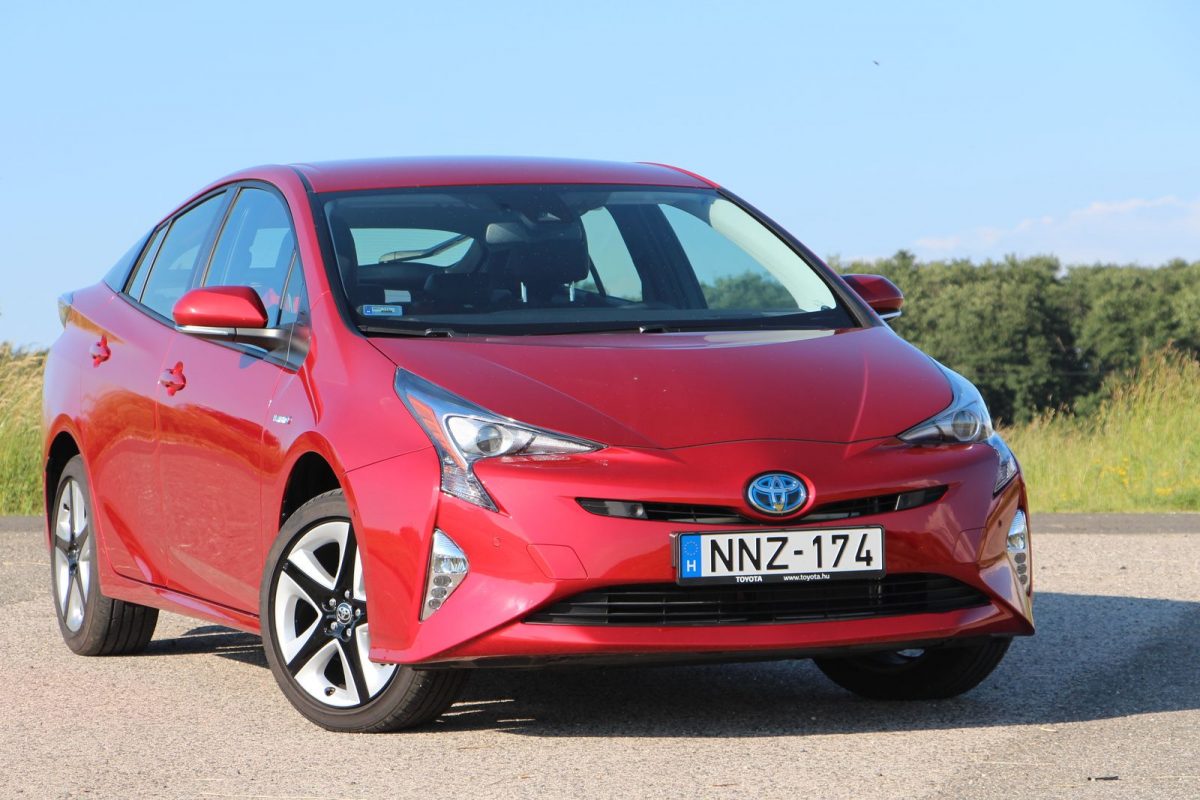 TOYOTA PRIUS